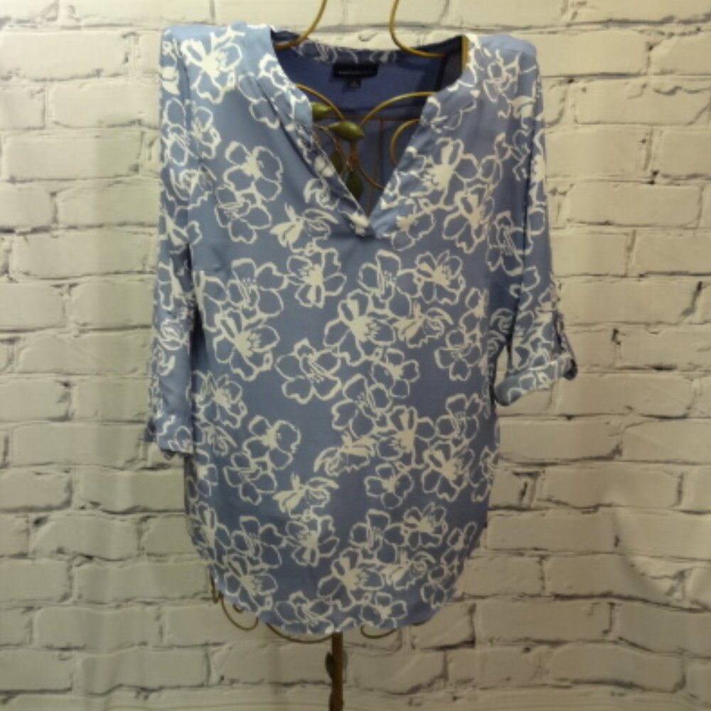 Fortune & Ivy Blue & White Floral Tunic, Like New - Picture 2 of 7